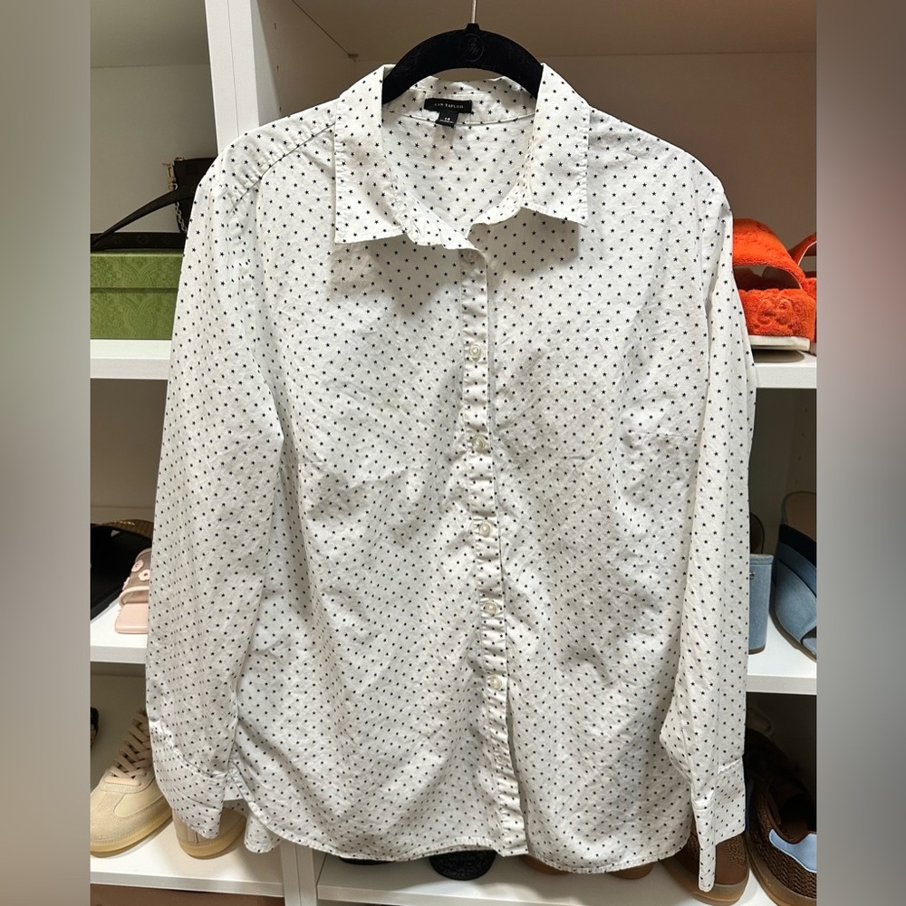 Ann Taylor White Button-up shirt with tiny black star print size 14